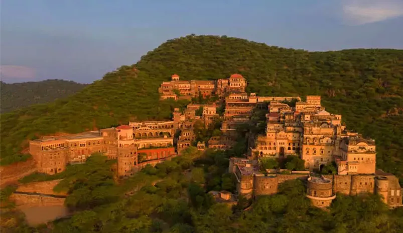 Golden Triangle with Neemrana Fort Tour